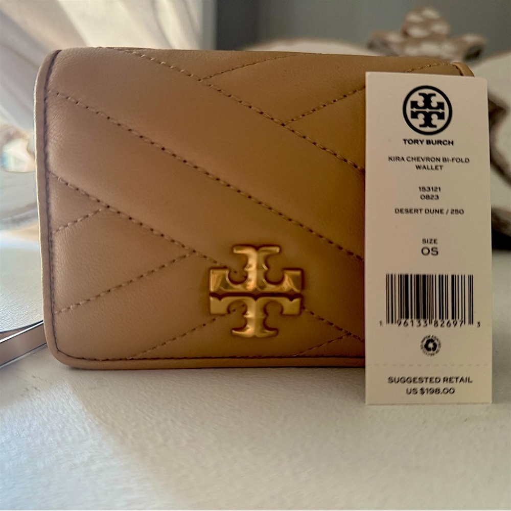 NEW! Tory Burch Small Kira Pave Logo Diamond Quilted Leather Zip Wallet Beige